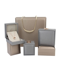 Boîte cadeau d'emballage de bijoux Boîte à bijoux carrée en cuir PU noir avec logo personnalisé de haute qualité