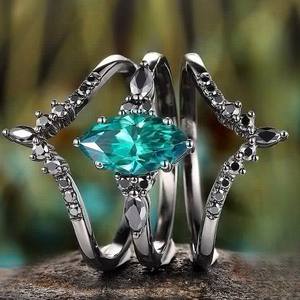 Yunnique Juego de anillos Green Star de aleación de zinc con engaste de garras, joyería para fiestas, accesorios para mujer - Product Image 1