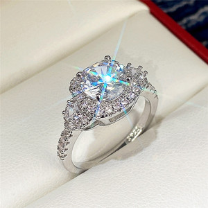 Anello di Fidanzamento in Zirconia Cubica per Donne, Elegante Fede Nuziale con Stile Classico - Product Image 4