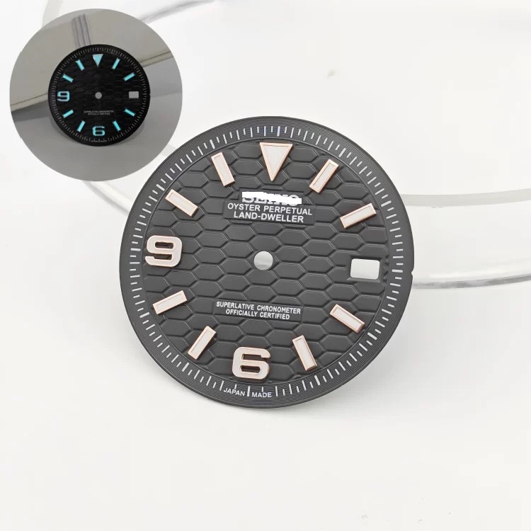 Quadrante nero con logo S e lancette in oro rosa