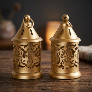 Pequeña Linterna de Hierro Dorado con Grabado Metálico, Linterna Pequeña Hueca para Colgar, Portavelas, Par para Decoración del Hogar - Product Image 2