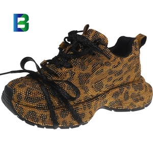 Dropshipping לוגו מותאם אישית של אבני נמר עיצוב נעליים נשים נשים פלטפורמה צ 'אנקי סגנון חדש הליכה סגנון נעלי ספורט - Product Image 1
