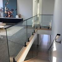 Rampe en verre pour escalier moderne avec panneaux en verre trempé sans cadre et supports de base en acier inoxydable