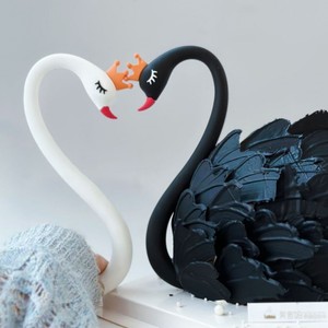 Crown Swan 3D Soft Rubber Neck Cake Topper Valentine's Day Reusable Decoration Heart Shape Birthday Party Ornament - Product Image 1