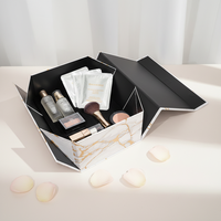 Boîte d'emballage de coffret cadeau cosmétique exquis en carton rigide avec logo imprimé en feuille d'or personnalisée, avec poignée en ruban