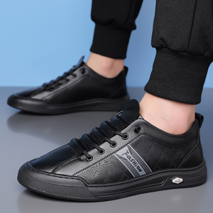Baskets blanches respirantes perforées à talon bas pour hommes, chaussures décontractées avec semelle extérieure en caoutchouc et semelle intermédiaire en EVA, design tendance, origine Wenzhou - Product Image 4