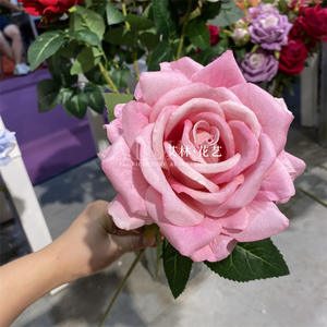 H-741 Rosa Artificiale in Velluto con Testa Grande da 15cm, Fiore in Velluto Rosso o Rosa per Decorazione Casa - Product Image 4