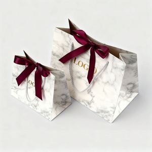 Sac en papier cadeau personnalisé avec couleur, logo et motif recyclables, en papier cartonné blanc - Product Image 2