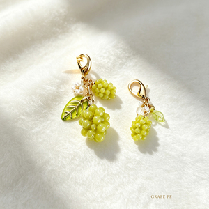 Lindo llavero acrílico de uva verde, estilo mini fruta con hoja y decoración de perlas de imitación, llavero de moda para bolso, regalo para mujer - Product Image 3