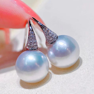 Eleganti Orecchini Pendenti Effetto Perla per Donne, Orecchini Scintillanti alla Moda per Uso Quotidiano - Product Image 1