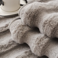 Coussin de canapé en fourrure de lapin à rayures verticales, luxe léger toutes saisons, couleur unie, antidérapant, épais et chaud, couverture de canapé en peluche