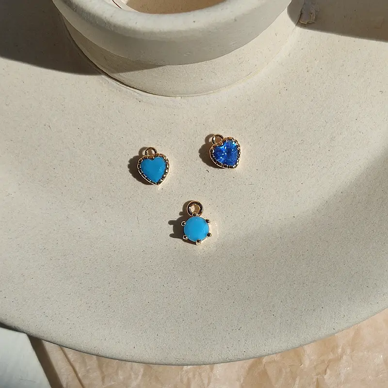 B4143 7*5 plaqué or cz charme en forme de coeur bleu cristal zircone breloques boucles d'oreilles breloques fabrication de bijoux
