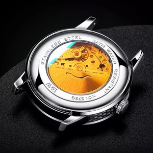 Reloj Automático para Hombre Echo Valley con Movimiento SEIKO, Esfera Negra, Cristal de Zafiro, Detalles Azules, Correa de Acero Inoxidable y Cierre de Botón a Presión - Product Image 4
