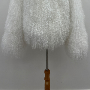 Vente en gros d'usine, <span class=keywords><strong>manteau</strong></span> en fourrure véritable pour femmes, col rond court, couleur personnalisée, fourrure moelleuse et bouclée, veste en fourrure de mouton de Mongolie pour l'hiver - Product Image 4