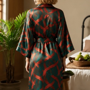 Peignoir personnalisé de haute qualité, pyjama élégant, robe chic pour <span class=keywords><strong>femme</strong></span>, cadeaux de Noël haut de gamme, robes de nuit en satin pour femmes - Product Image 4