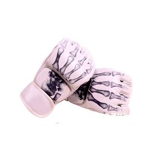 Gants de Muay Thai et de Kickboxing professionnels noirs à demi-doigts en cuir PU antidérapants, imperméables, confortables pour l'entraînement des adultes - Product Image 2