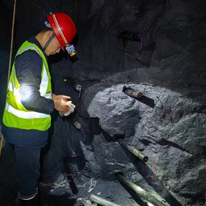 Sistema de Fracturación de CO2 para Minería Subterránea con Motor para una Extracción de Gas y Trabajo en Minas de Carbón Más Seguros - Product Image 1