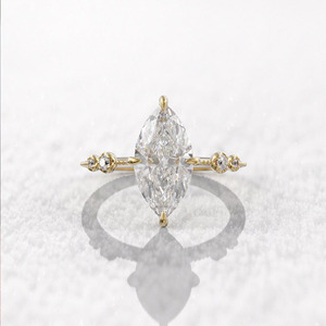 Anello a forma di marquise per donna, accessorio classico da indossare ogni giorno - Product Image 3
