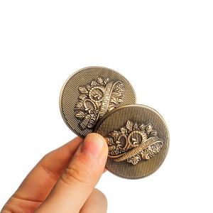 Etiqueta Metálica Adhesiva de Aleación de Zinc Zamac con Logotipo en Relieve 3D Personalizado para Perfumes, Licores, Vino y Ginebra - Product Image 6