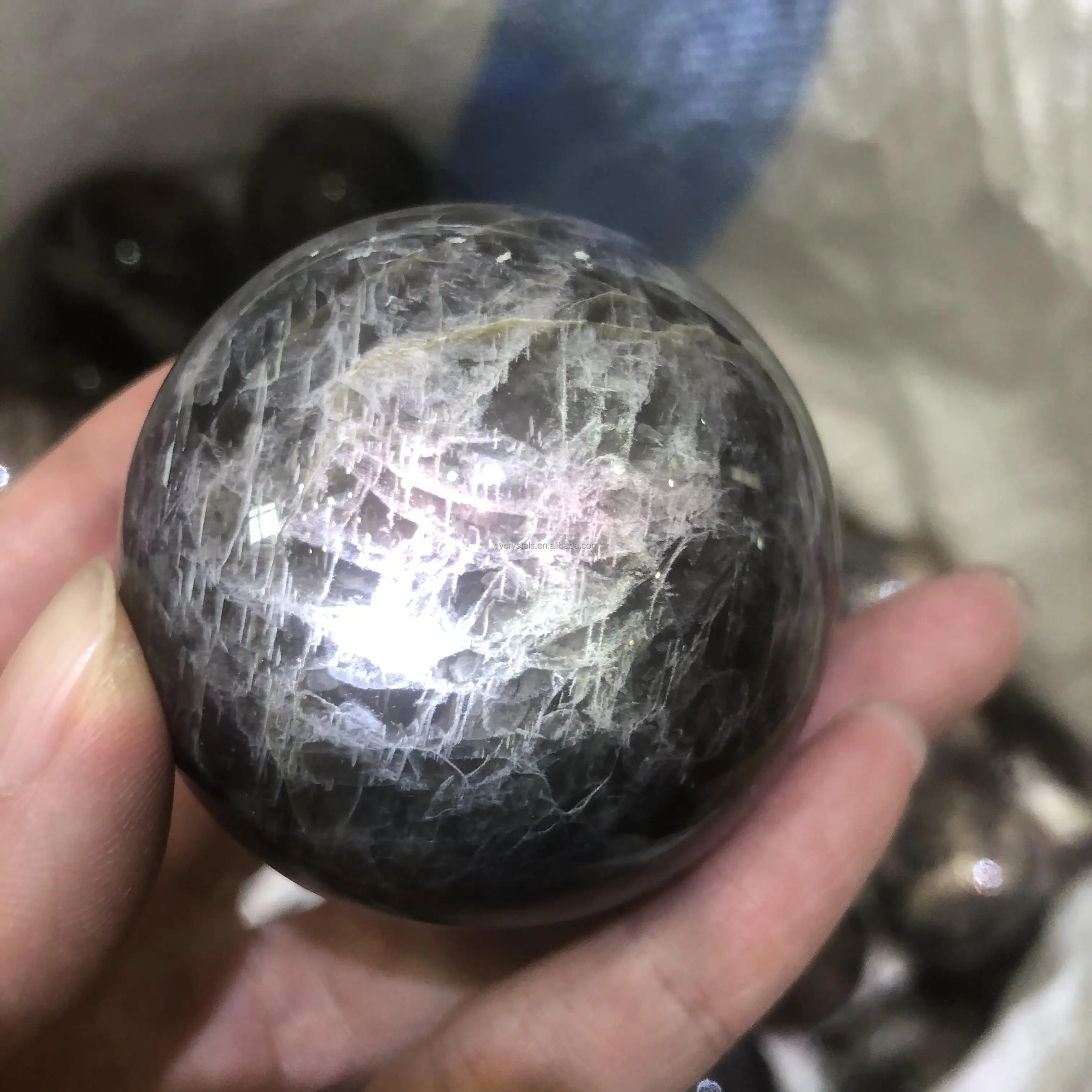 Esfera de piedra lunar negra de cristal natural de alta calidad, Bola de cuarzo curativa con buen flash para decoración, venta al por mayor