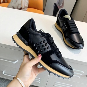 Baskets de luxe pour hommes en cuir véritable clouté, respirantes, résistantes à l'eau, noires, style rétro, décontractées, pour le sport et le quotidien, pour femmes - Product Image 1