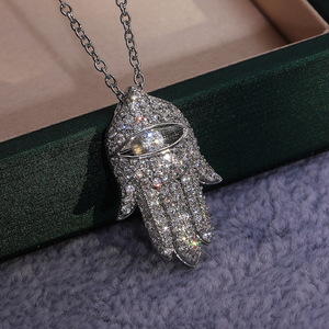Collana con ciondolo a mano di Hamsa da donna, con catena lunga intarsiata scintillante, gioielli alla moda stile street - Product Image 3