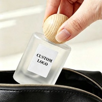 Flacon vaporisateur vide en verre dépoli carré plat transparent de 30 ml et 50 ml, rechargeable, avec bouchon en bois, idéal pour les voyages