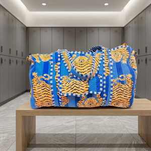 Sac de voyage matelassé en coton Azure Tiger pour femme avec fermeture éclair - Équipement d'aventure décontracté et écoresponsable - Product Image 5