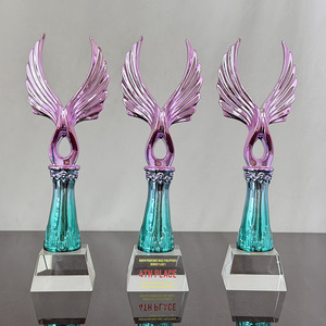 Trofeo in Resina Aquila Viola e Verde con Ali Aperte, Souvenir Creativo Personalizzato, Premio in Cristallo MH-J0736 - Product Image 3