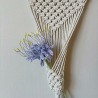 Bouquet artisanal de lys araignées rouges au crochet - Ornement décoratif fini pour la maison et les cadeaux