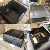 Boîtier d'amplificateur audio HIFI CNC en aluminium brossé sur mesure, dissipateur thermique simple face, protection IP67, puissance maximale 5000W
