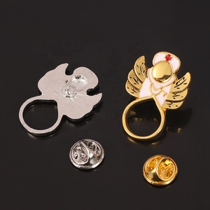 Broche ange infirmière personnalisée avec stéthoscope, émail or et argent sur alliage pour <span class=keywords><strong>mariage</strong></span>, bijoux pour enfants, accessoires d'infirmière - Product Image 3