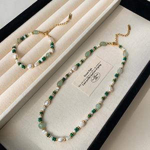 Conjunto de Joias com Colar e Pulseira de Pedra Verde Clássica e Delicada, Pérola Natural e Contas de Energia - Product Image 3