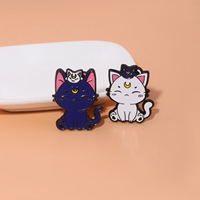 Mignon lune chat dur émail broches Anime Animal broche vêtements sac à dos revers Badges mode bijoux accessoires pour amis cadeaux