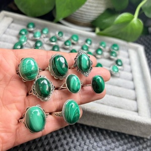 טבעת מלאכיט קריסטל טבעי באיכות גבוהה, עבודת יד מכסף 925, לסיטונאות, לקישוט ומתנה - Product Image 2