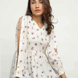 Offre Spéciale – Ensemble Deux Pièces Femme Été Imprimé Floral Col V Épaules Dénudées Manches Fendues Haut et Pantalon Tenue Décontractée - Product Image 6