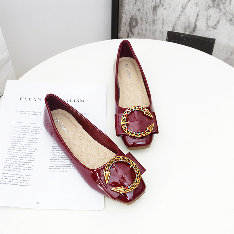 Туфли женские из натуральной кожи, без застежки, квадратный носок, плоская подошва, повседневная обувь из лакированной кожи