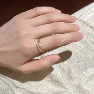 Bague géométrique en nid d'abeille moderne haut de gamme en zircon, étanche, plaquée or 18 carats, en cuivre pour femmes - Product Image 5