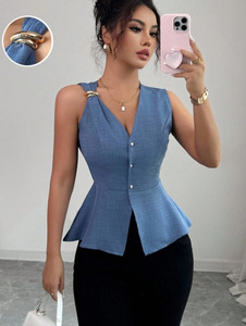 Hauts ajustés sans manches pour femmes OEM, collection Printemps-Été 2026, avec logo personnalisé, col en V et boucle métallique, pour l'Europe et l'Amérique - Product Image 5