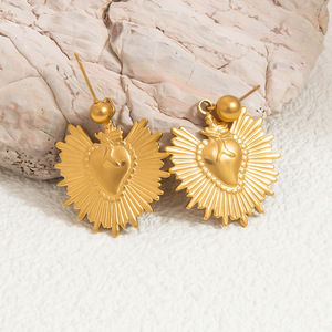 Pendientes con Colgante de Sol en Forma de Corazón, Chapados en Oro de 18K, Aleación de Zinc, Diseño Retro Irregular, Pendientes de Moda - Product Image 4