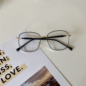 Monturas de Gafas Metálicas Rectangulares T1-7343, Anti Luz Azul, Montura Completa Unisex, Lentes AC Anti UV, Diseño Irregular - Product Image 4