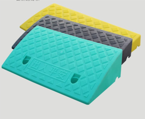 Rampa de Plástico Resistente para Sillas de Ruedas, Bicicletas, Motos y Coches, para Garajes, Entradas y Bordillos, Personalizable al por Mayor - Product Image 4