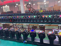Barre de projecteurs mobiles LED RGBW 5x80W avec zoom, contrôle DMX512, RDM, et 95 LED RGB pour effets halo, idéale pour théâtres, événements, DJ et concerts