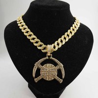 Cadena cubana de aleación de zinc con diamantes de imitación y colgante de aro de baloncesto dorado para hombre, estilo hip hop urbano.