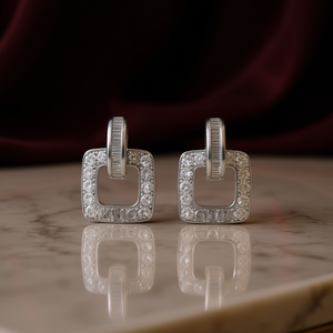 Orecchini Klouo in Oro Bianco con Diamanti Taglio Baguette Colore G Naturali Classici da Donna per Uso Quotidiano - Product Image 2