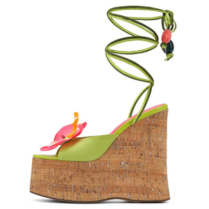 Sandales à talons compensés hauts pour femmes, à motifs floraux colorés, avec brides croisées à la cheville et plateforme épaisse - Product Image 2