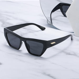 Lunettes de soleil œil de chat tendance pour femmes, monture rouge en PC, protection UV400, verres de classe 2 OG3919 - Product Image 3