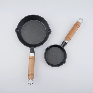 Poêle à frire à œufs profonde en fonte moderne et écologique-Manche en bois antiadhésif, compatible avec les tables de cuisson au gaz et à <span class=keywords><strong>induction</strong></span> - Product Image 3