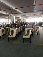 Ensemble de table à manger de style italien haut de gamme avec plateau en marbre, 6 places, chaises classiques en cuir rembourrées pour salle à manger de villa