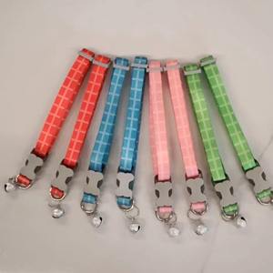 공장 도매 다채로운 발자국 무늬 조절 가능한 나일론 고양이 강아지 목걸이 벨 포함 - Product Image 4